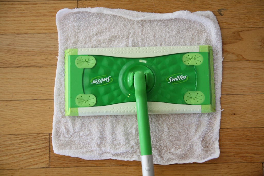 How to Make Homemade Swiffer Cleaning Solution